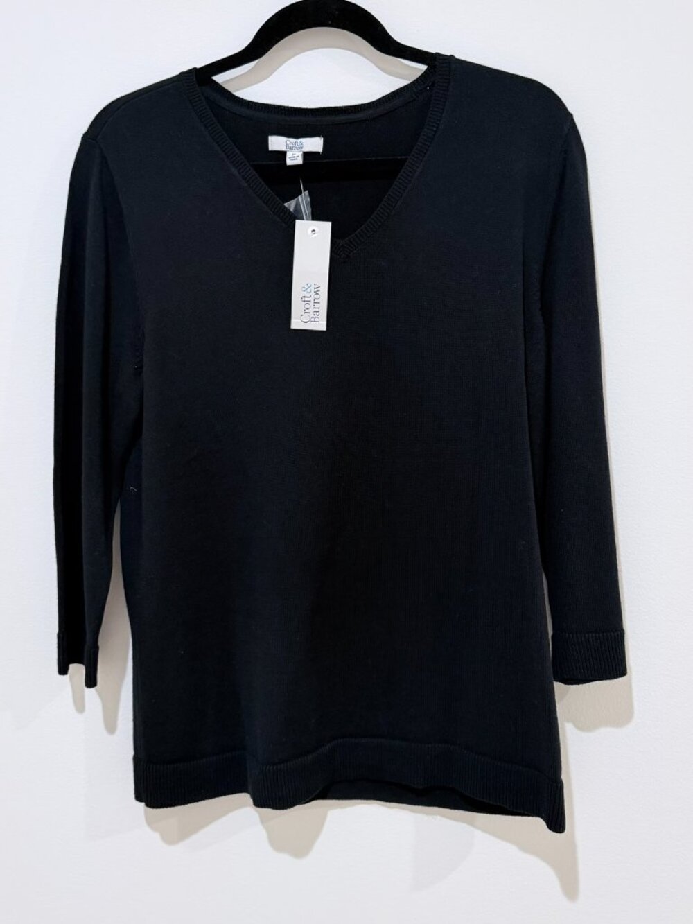 NWT Croft & Barrow Black V-Neck Knit Sweater Size M